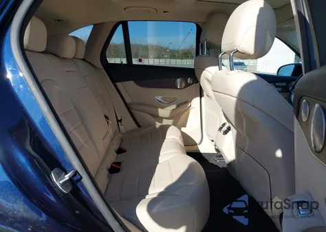 2021 Mercedes-Benz Glc 300 4Matic Suv z USA, uszkodzony, nr VIN W1N0G8EB9MF899232